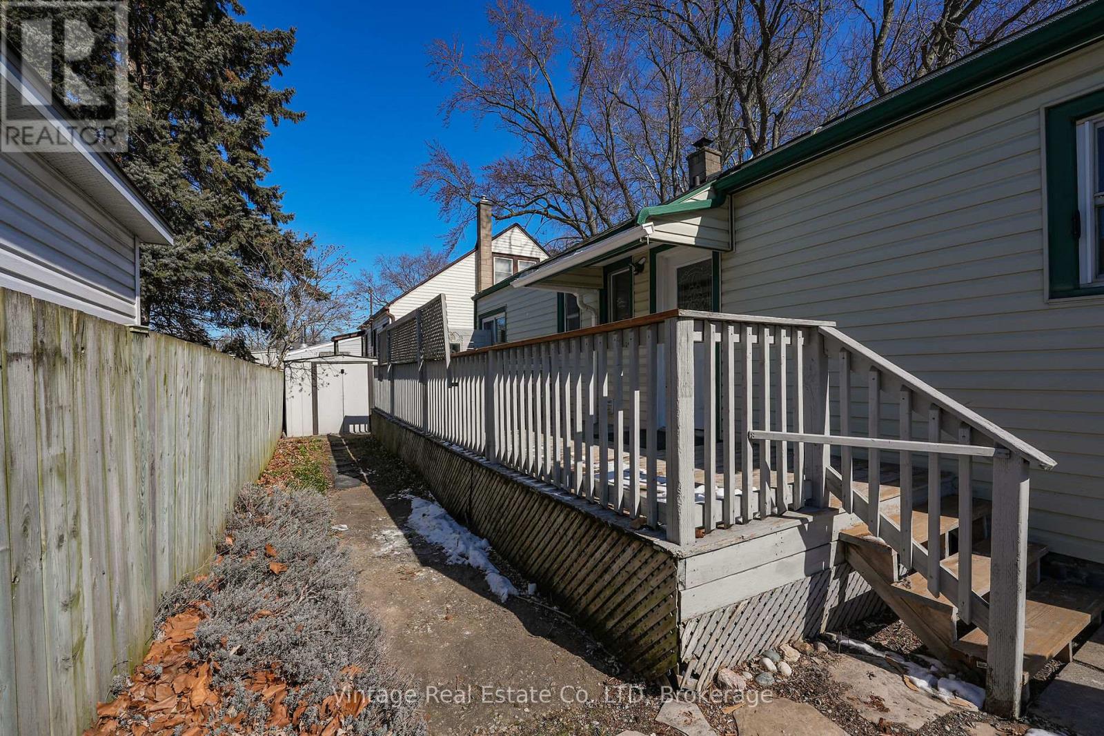 19 Longfellow Avenue, St. Catharines (Haig), Ontario  L2R 6N6 - Photo 10 - X12852736
