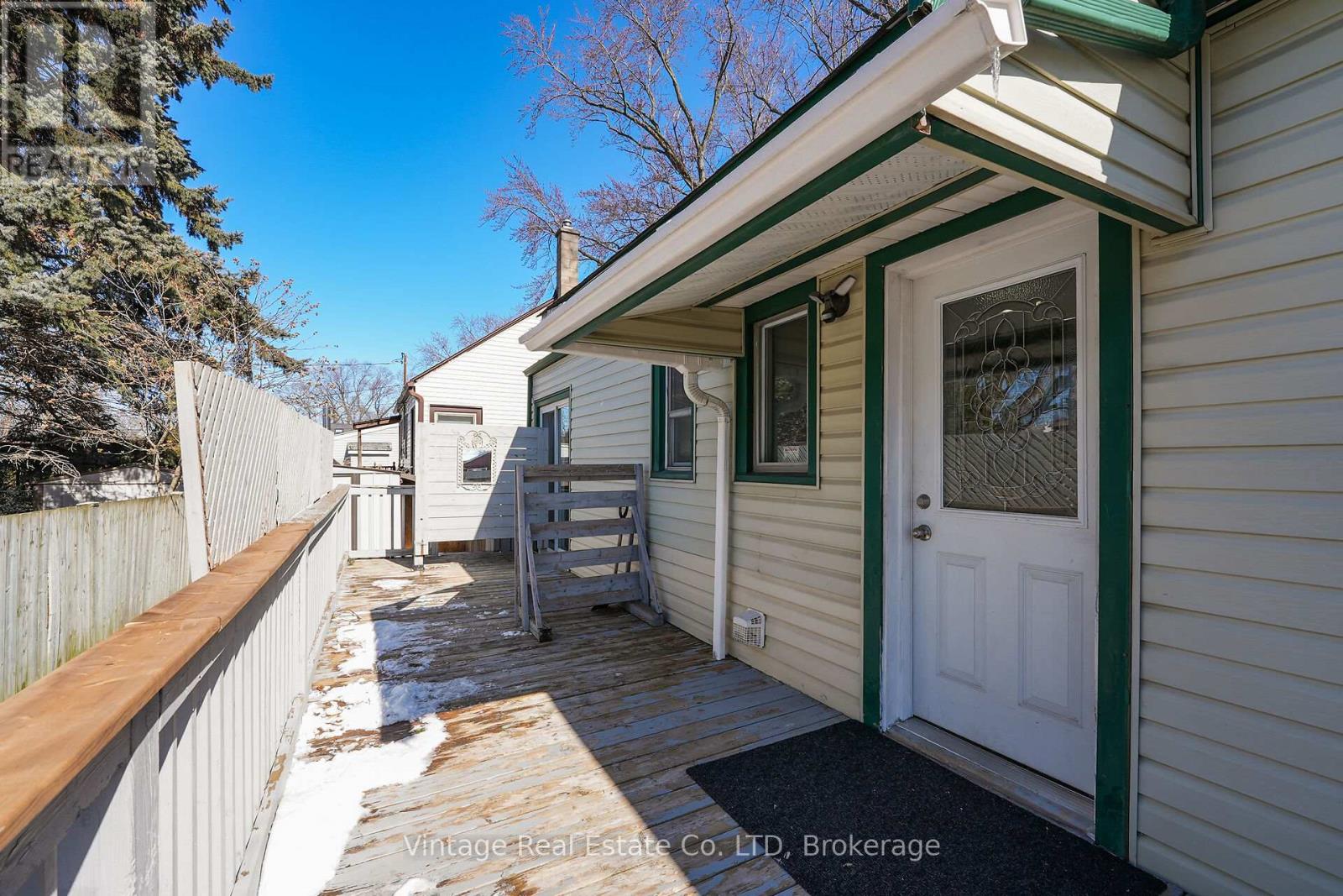 19 Longfellow Avenue, St. Catharines (Haig), Ontario  L2R 6N6 - Photo 11 - X12852736