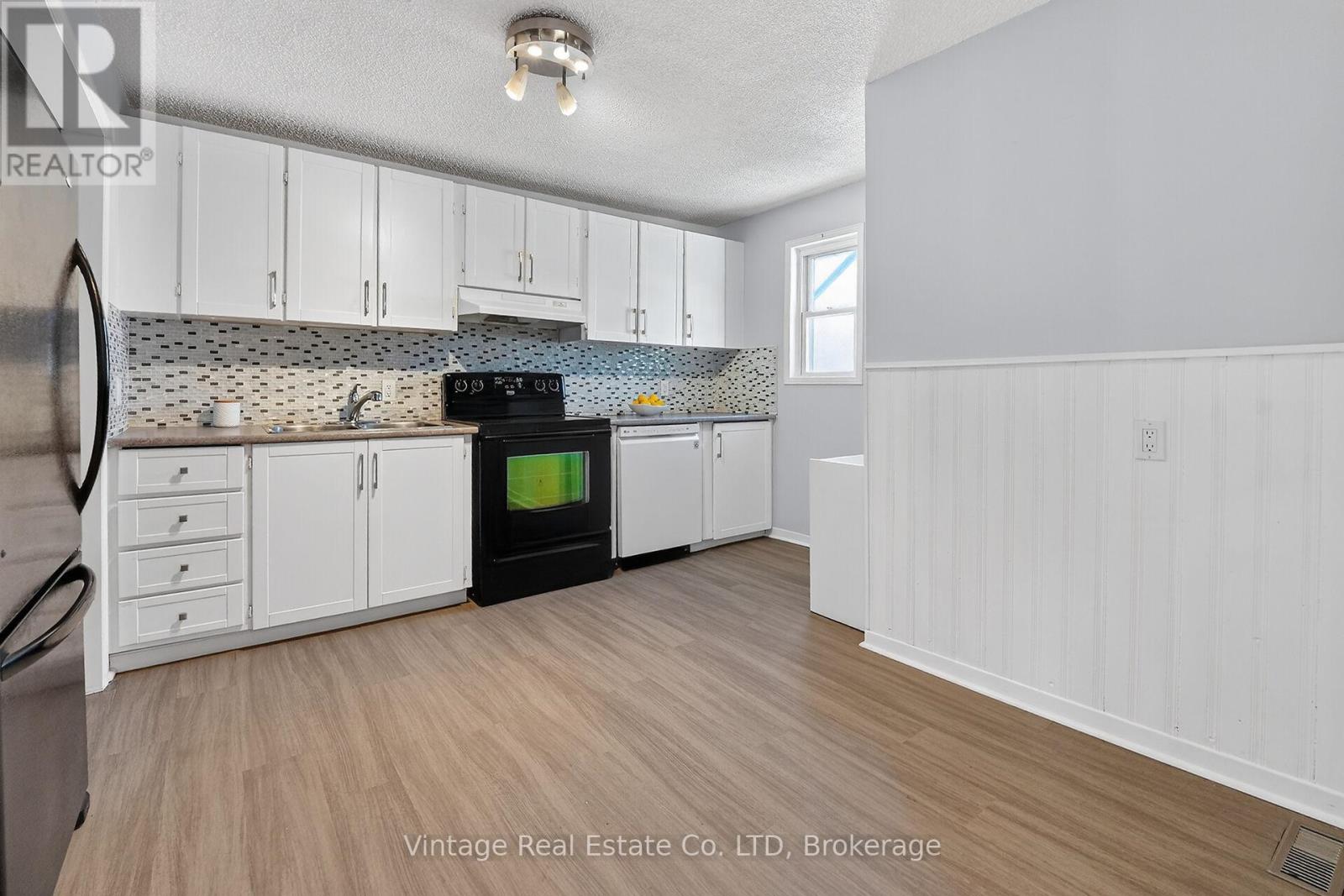 19 Longfellow Avenue, St. Catharines (Haig), Ontario  L2R 6N6 - Photo 17 - X12852736