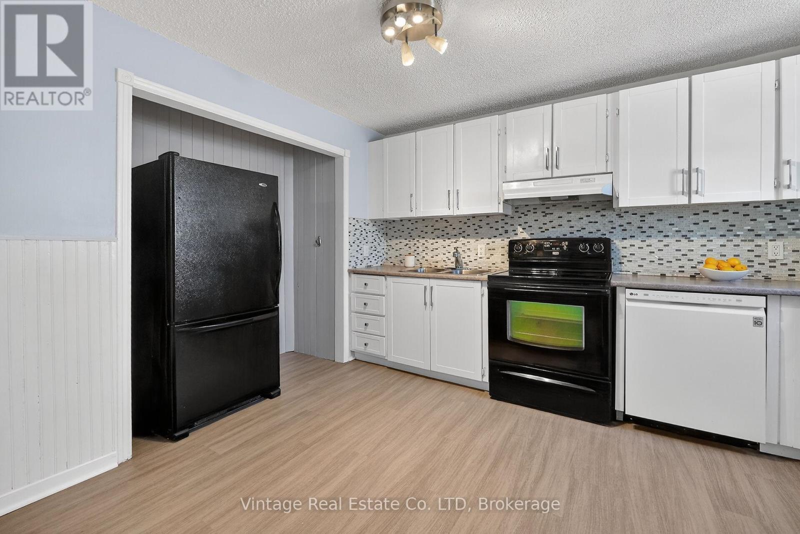 19 Longfellow Avenue, St. Catharines (Haig), Ontario  L2R 6N6 - Photo 19 - X12852736