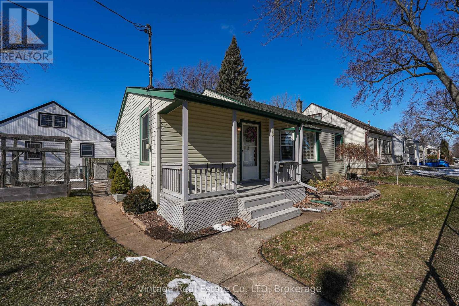 19 Longfellow Avenue, St. Catharines (Haig), Ontario  L2R 6N6 - Photo 4 - X12852736
