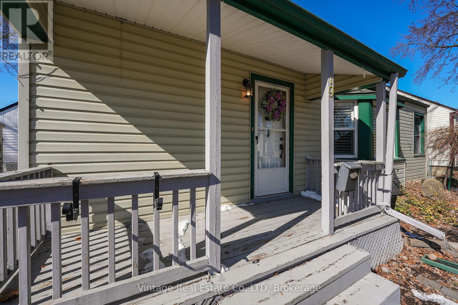 19 Longfellow Avenue, St. Catharines (Haig), Ontario  L2R 6N6 - Photo 5 - X12852736