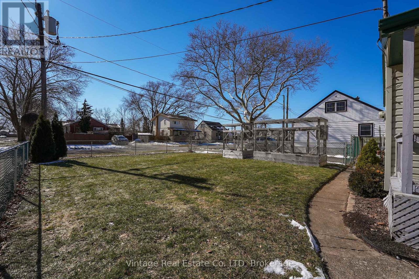 19 Longfellow Avenue, St. Catharines (Haig), Ontario  L2R 6N6 - Photo 7 - X12852736