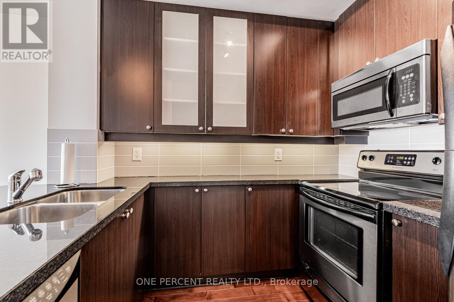 401 - 21 Upper Duke Crescent, Markham, Ontario  L6G 0B7 - Photo 8 - N12852720