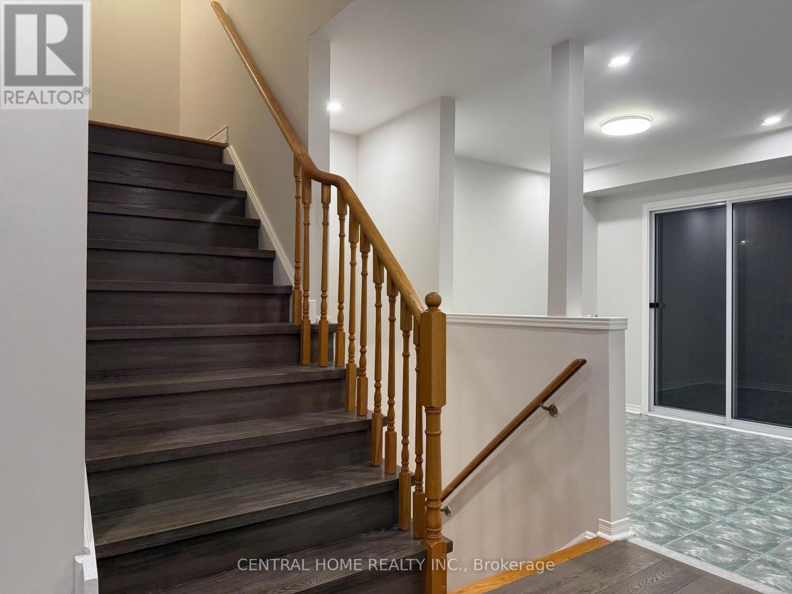 81 Bassett Avenue, Richmond Hill, Ontario  L4B 4H5 - Photo 10 - N12852766