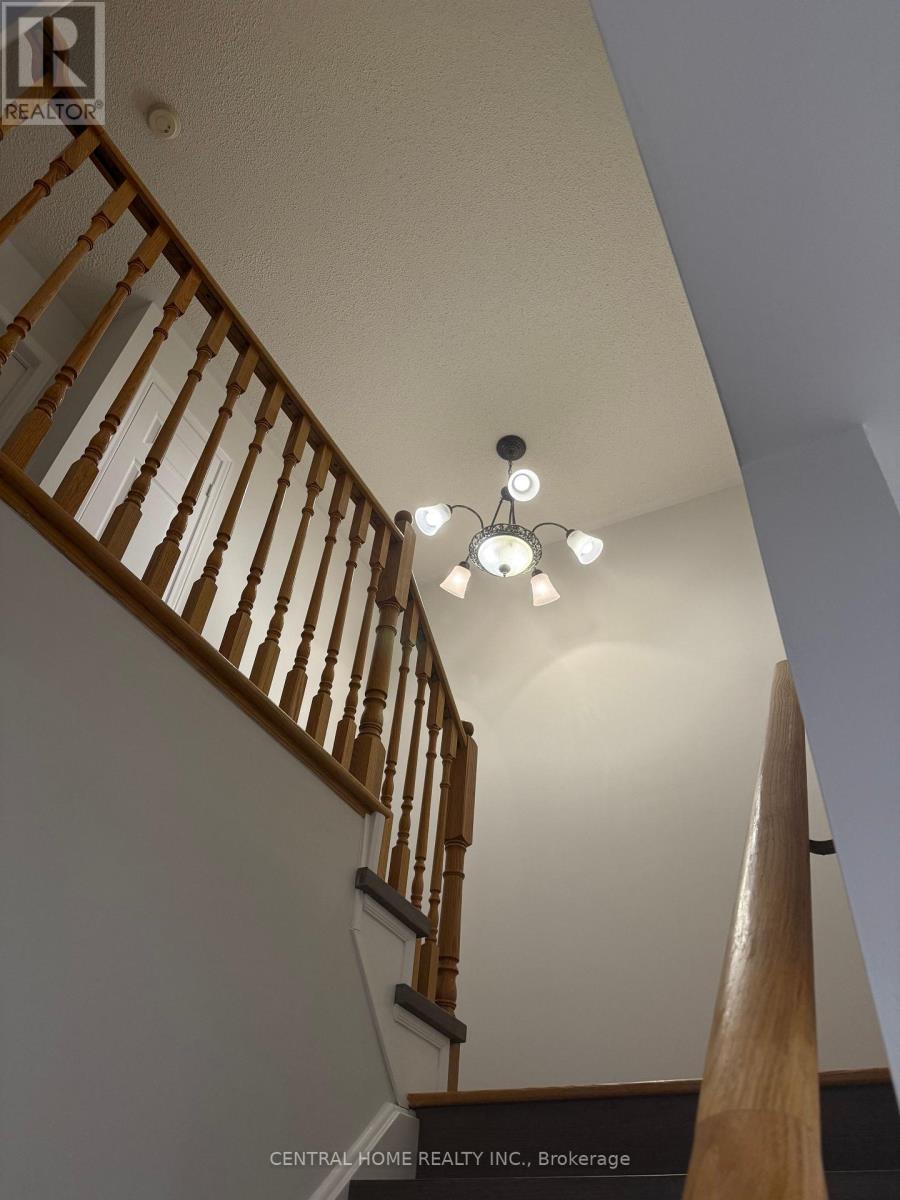 81 Bassett Avenue, Richmond Hill, Ontario  L4B 4H5 - Photo 11 - N12852766