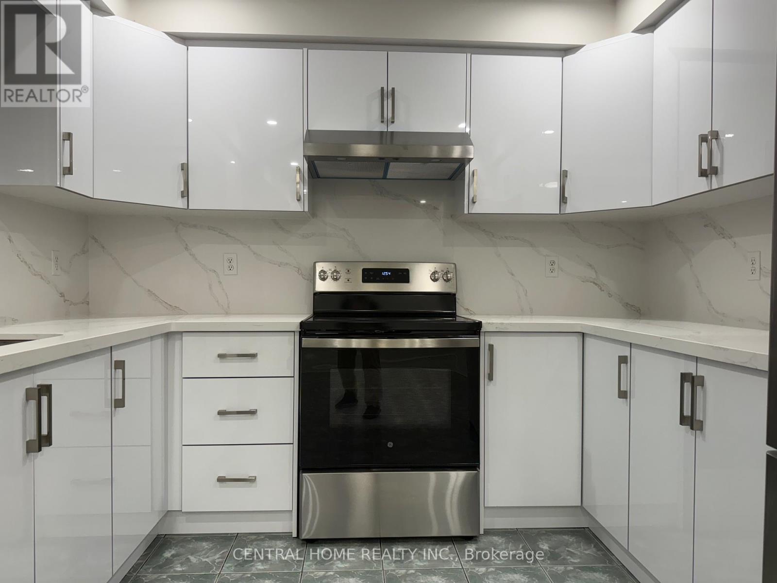 81 Bassett Avenue, Richmond Hill, Ontario  L4B 4H5 - Photo 7 - N12852766