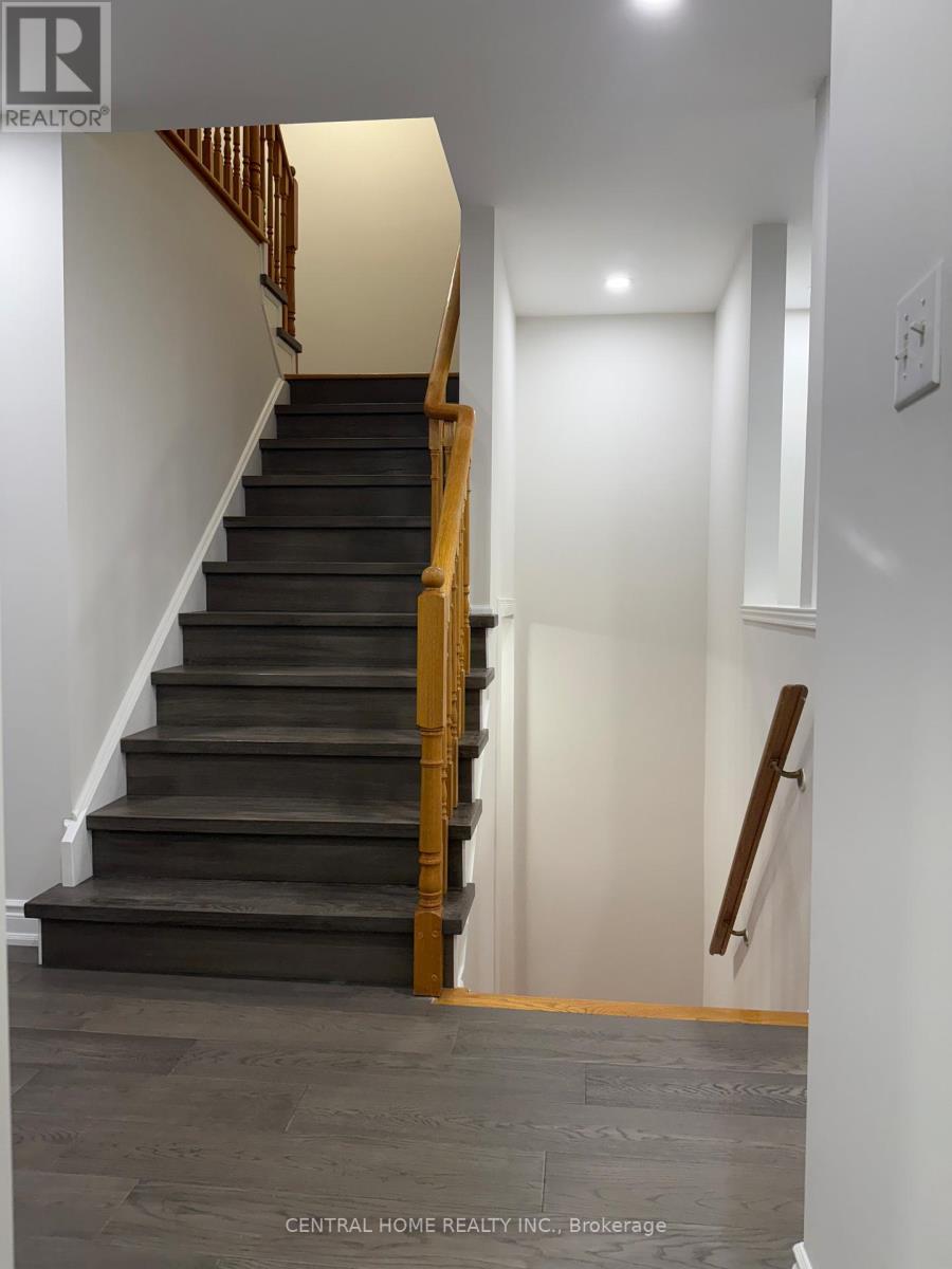 81 Bassett Avenue, Richmond Hill, Ontario  L4B 4H5 - Photo 9 - N12852766