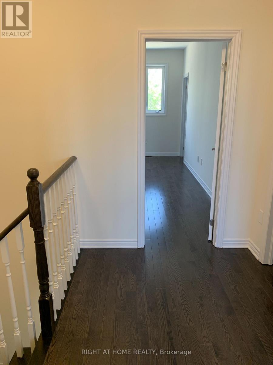 39 Farwell Avenue, Wasaga Beach, Ontario  L9Z 0H3 - Photo 12 - S12852712