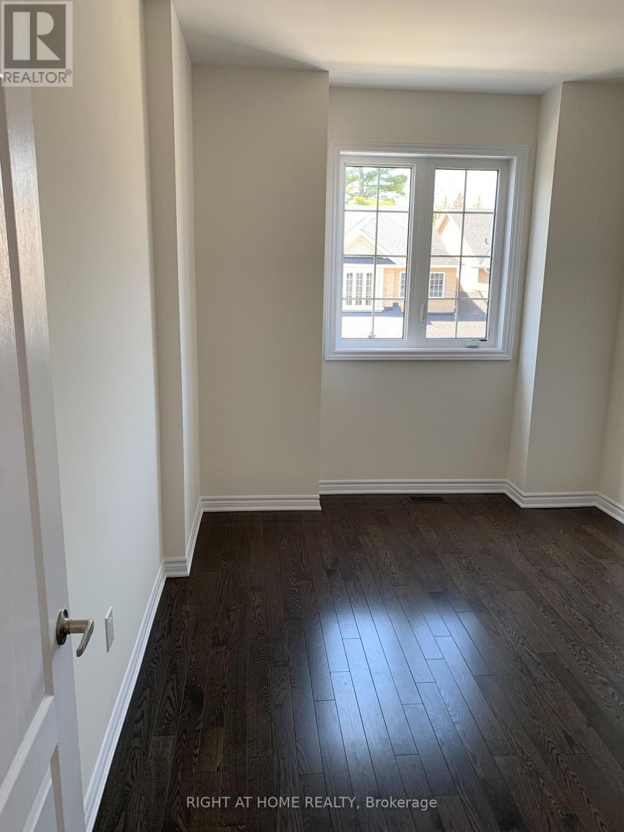 39 Farwell Avenue, Wasaga Beach, Ontario  L9Z 0H3 - Photo 16 - S12852712