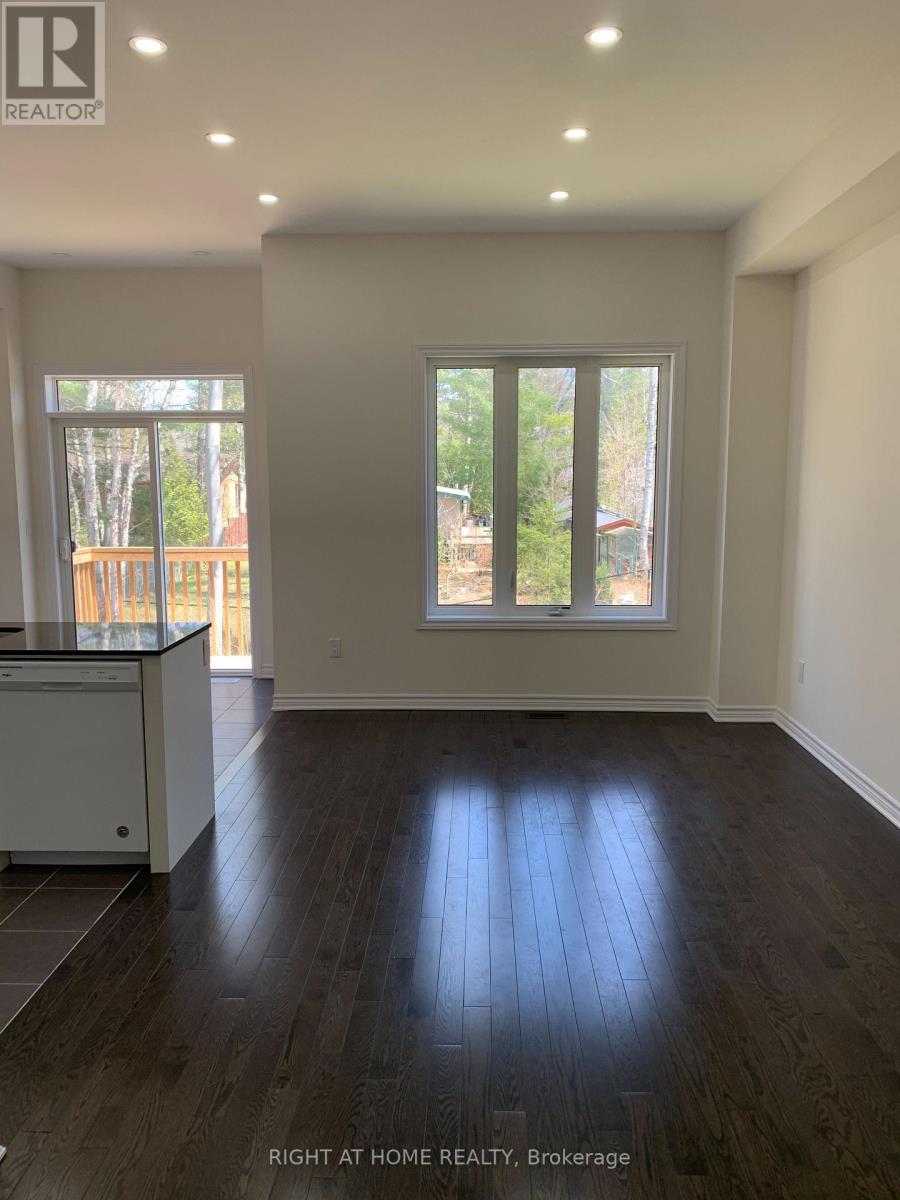 39 Farwell Avenue, Wasaga Beach, Ontario  L9Z 0H3 - Photo 7 - S12852712