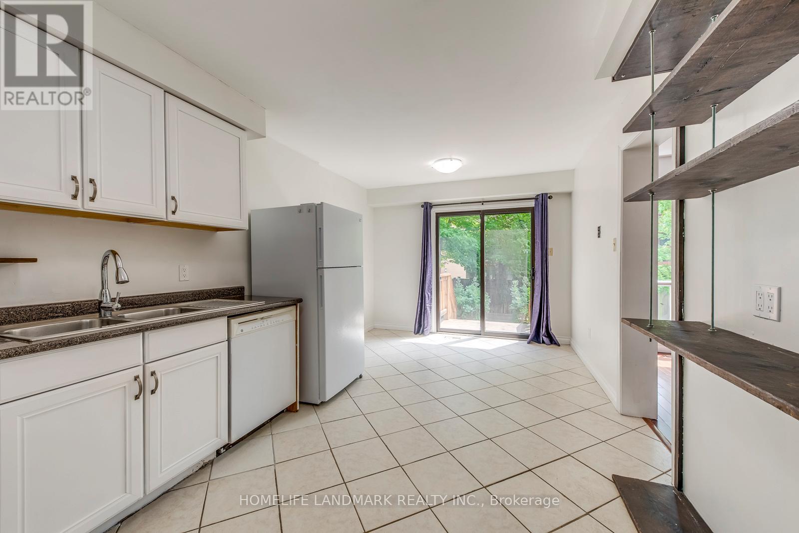 1226 Cottonwood Crescent, Oakville, Ontario  L6M 2W6 - Photo 13 - W12852714