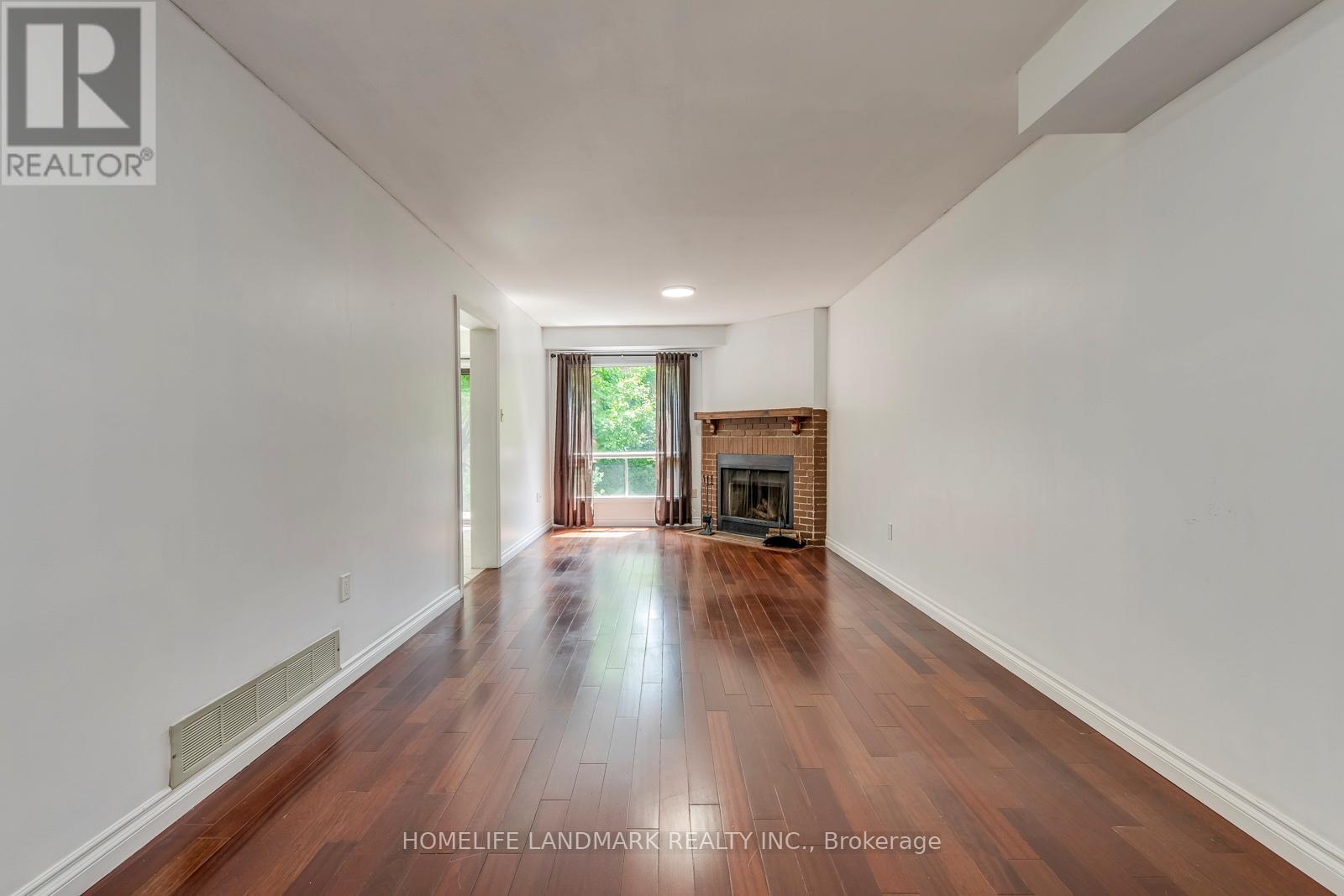 1226 Cottonwood Crescent, Oakville, Ontario  L6M 2W6 - Photo 4 - W12852714