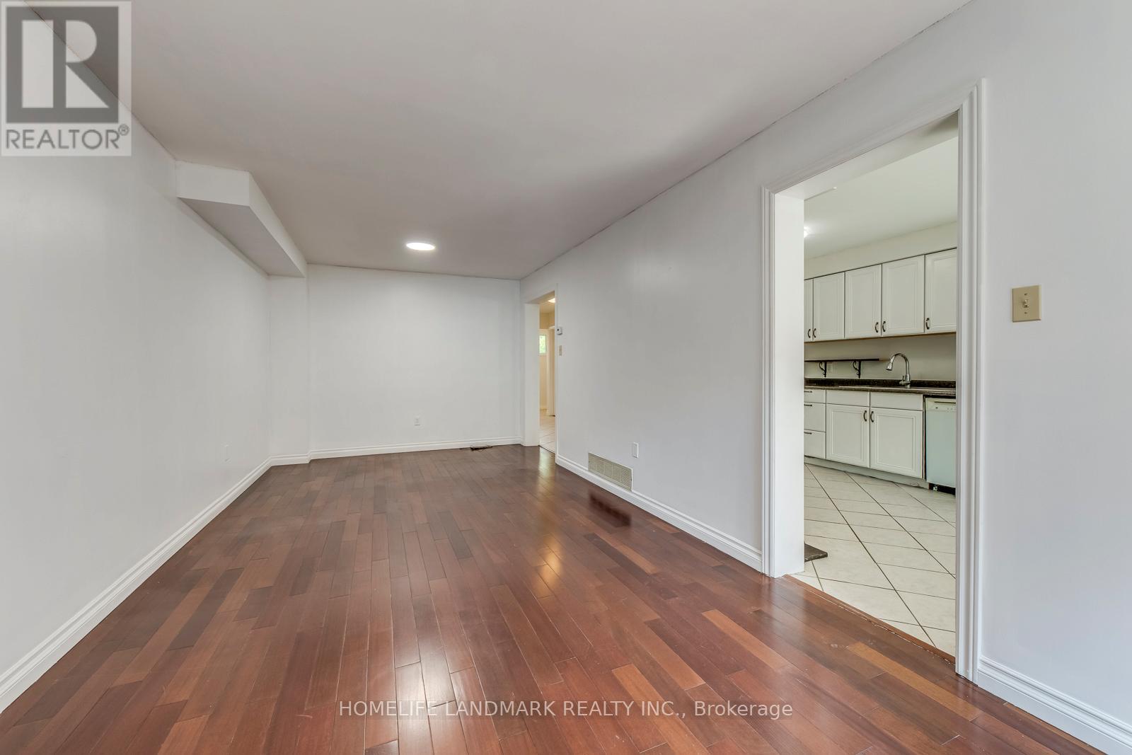 1226 Cottonwood Crescent, Oakville, Ontario  L6M 2W6 - Photo 7 - W12852714