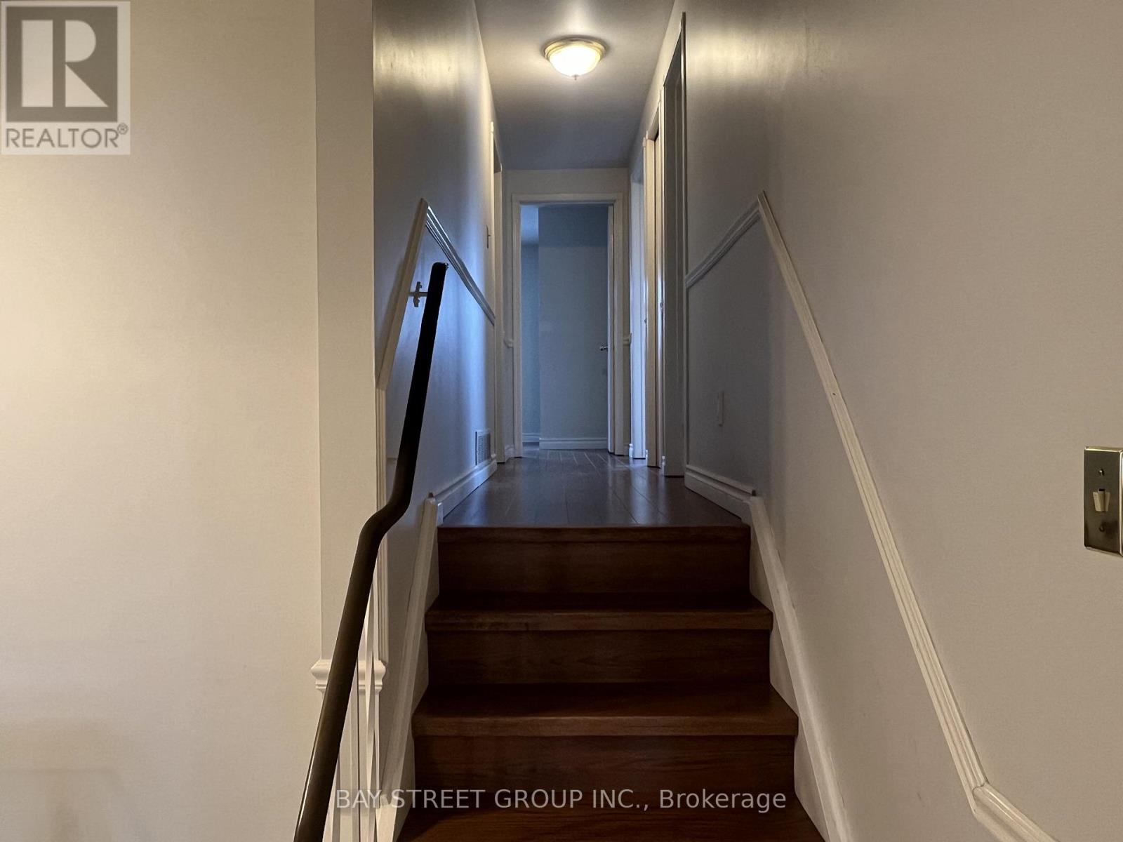 Upper - 641 Eaglemount Crescent, Mississauga, Ontario  L5C 1N8 - Photo 10 - W12852716