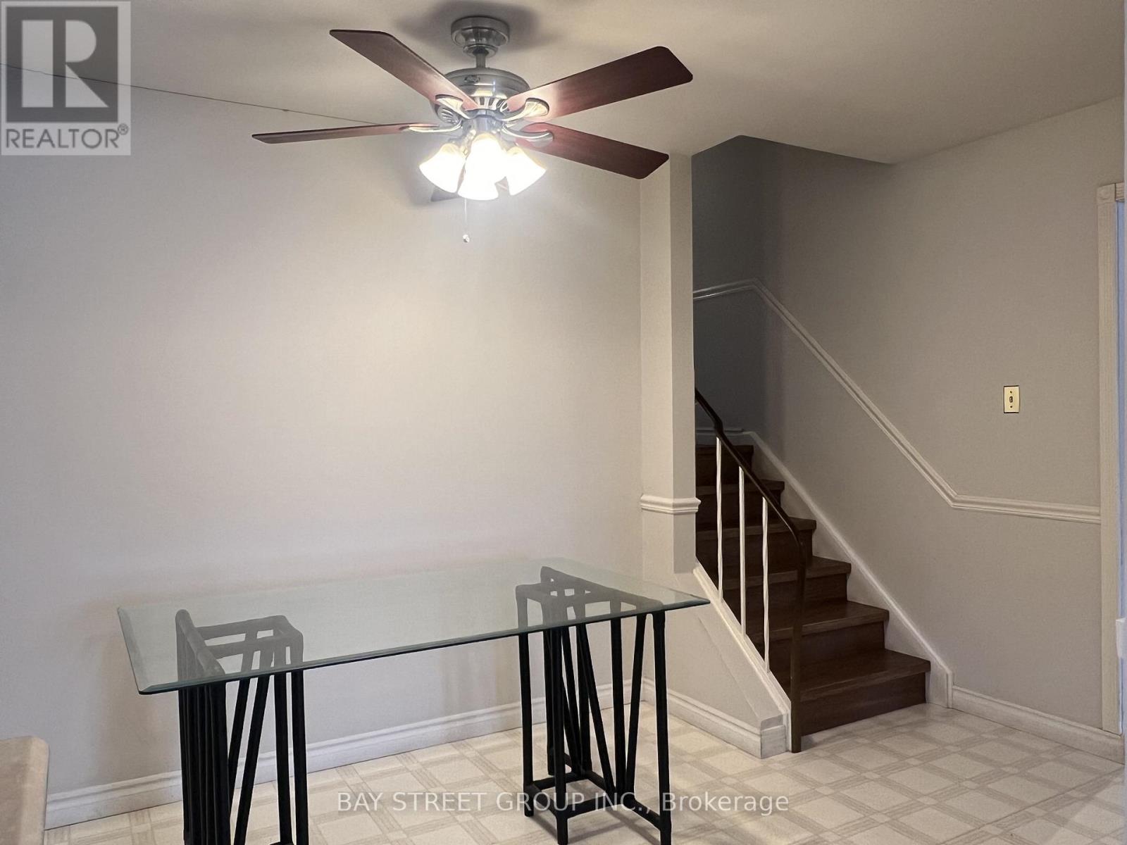 Upper - 641 Eaglemount Crescent, Mississauga, Ontario  L5C 1N8 - Photo 9 - W12852716