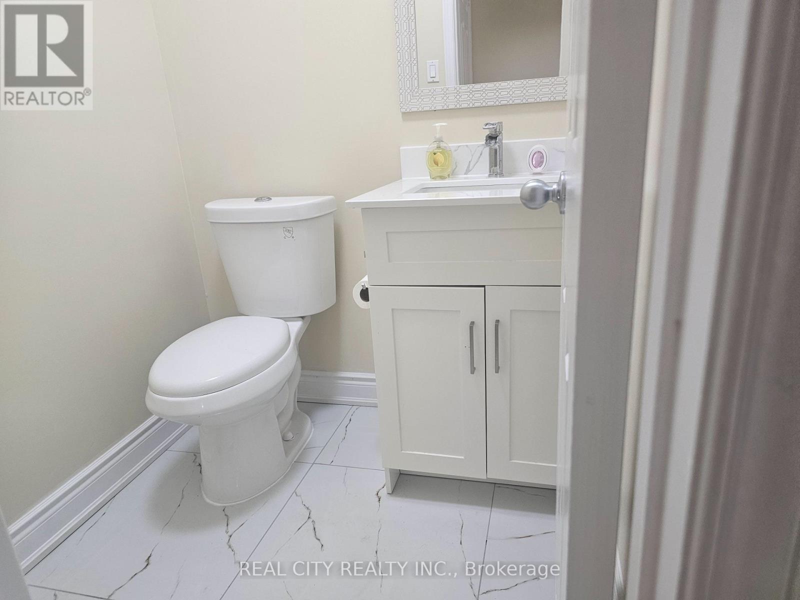 37 Bobcat Street, Brampton, Ontario  L6R 1C8 - Photo 6 - W12852752