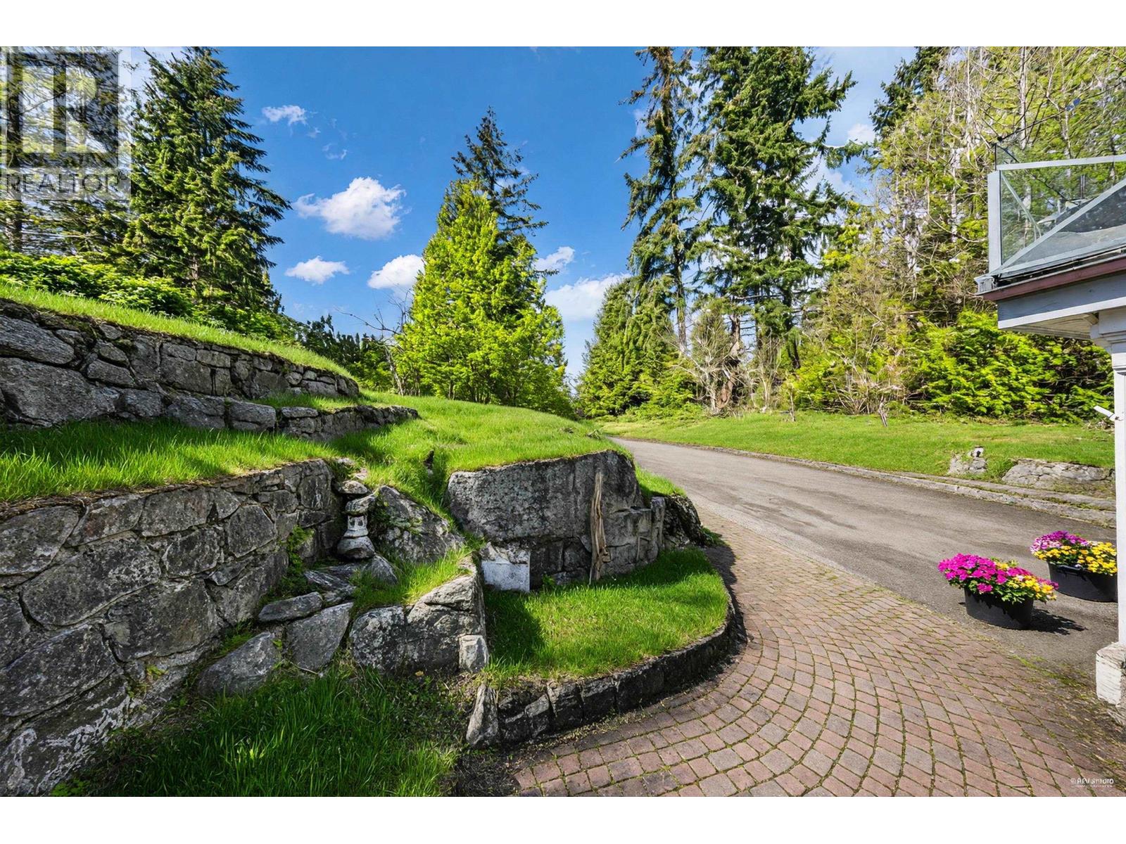 4621 Woodburn Place, West Vancouver, British Columbia  V7S 2W8 - Photo 3 - R3096748