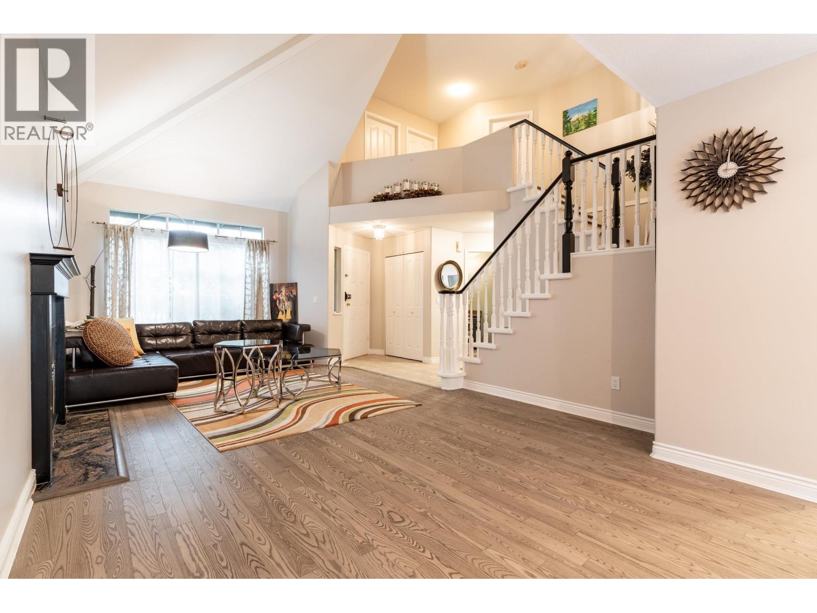 7 Aspen Court, Port Moody, British Columbia  V3H 4V6 - Photo 2 - R3085369