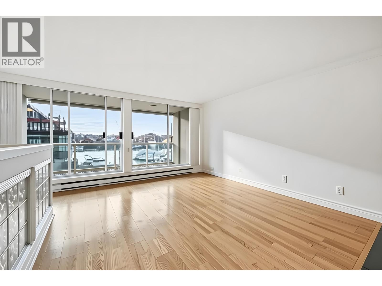 205 1600 Howe Street, Vancouver, British Columbia  V6Z 2L9 - Photo 2 - R3096797