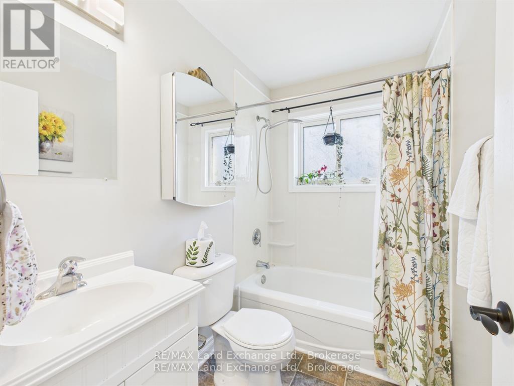 24 Boiler Beach Road, Huron-Kinloss, Ontario  N2Z 2L4 - Photo 14 - X12852810