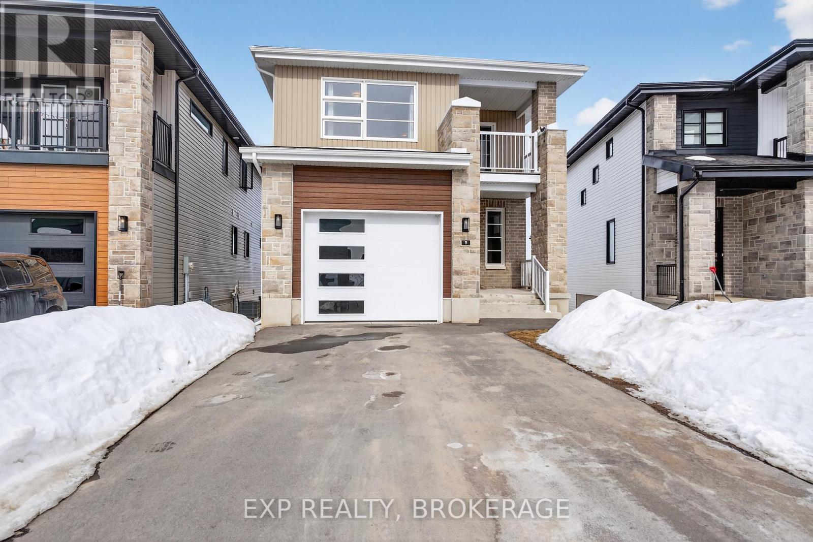 9 Erie Court E, Loyalist (Amherstview), Ontario  K7N 0E3 - Photo 2 - X12852816