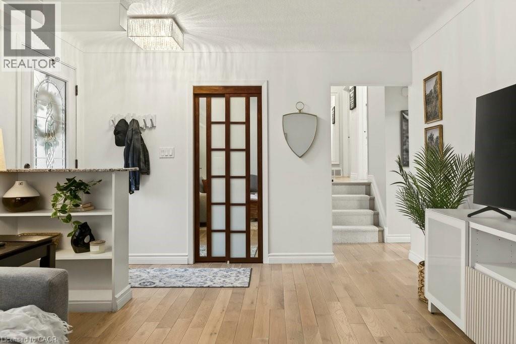 16 Old Oxford Road, St. Catharines, Ontario  L2M 2J9 - Photo 4 - 40795143