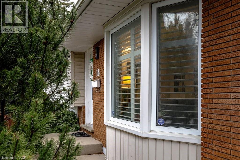 16 Old Oxford Road, St. Catharines, Ontario  L2M 2J9 - Photo 3 - 40795143