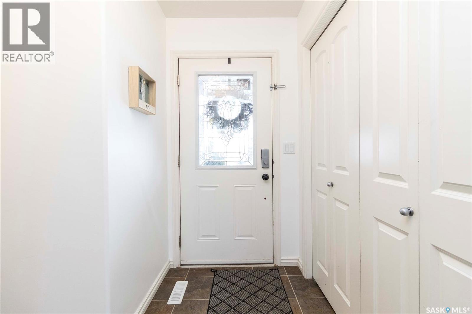 227 Macinnes Street, Saskatoon, Saskatchewan  S7T 0L6 - Photo 3 - SK029801