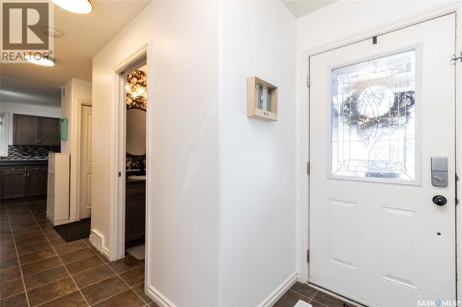 227 Macinnes Street, Saskatoon, Saskatchewan  S7T 0L6 - Photo 4 - SK029801