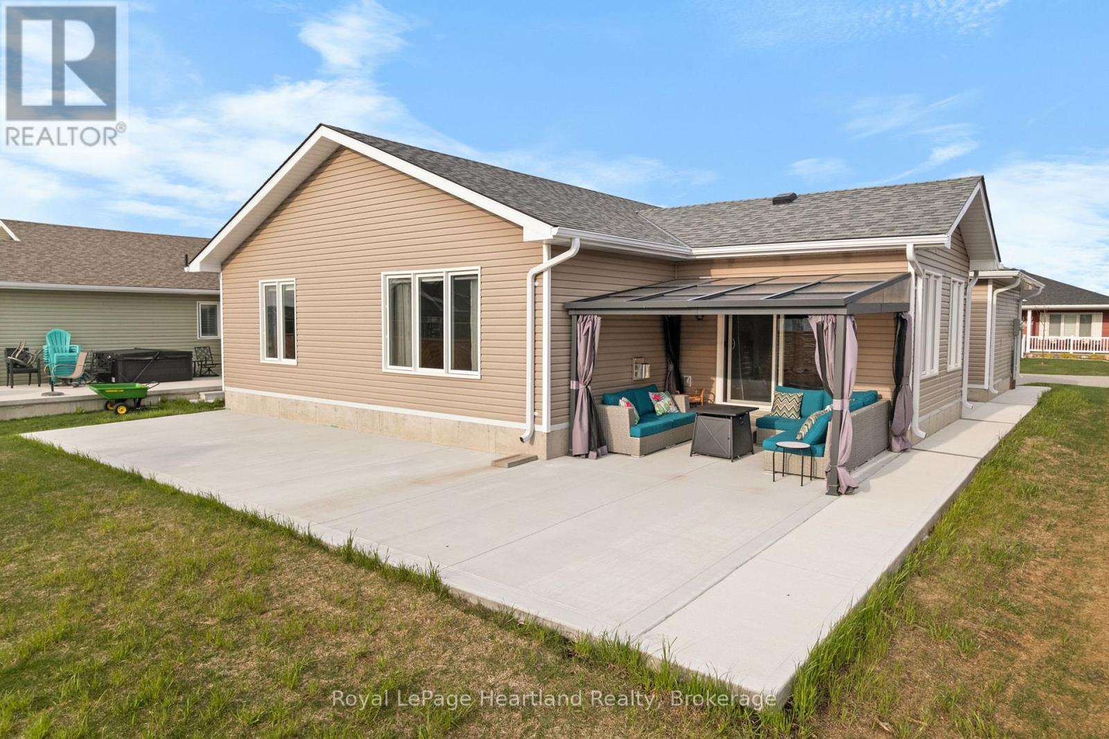 140 Lake Breeze Drive, Ashfield-Colborne-Wawanosh, Ontario  N7A 0C6 - Photo 2 - X12852846