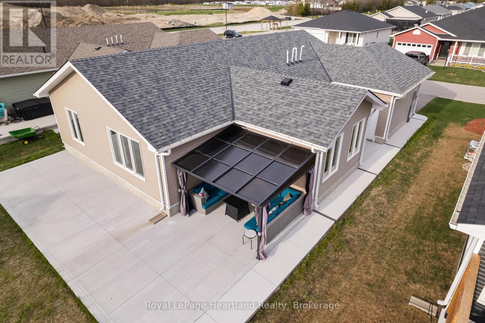 140 Lake Breeze Drive, Ashfield-Colborne-Wawanosh, Ontario  N7A 0C6 - Photo 3 - X12852846