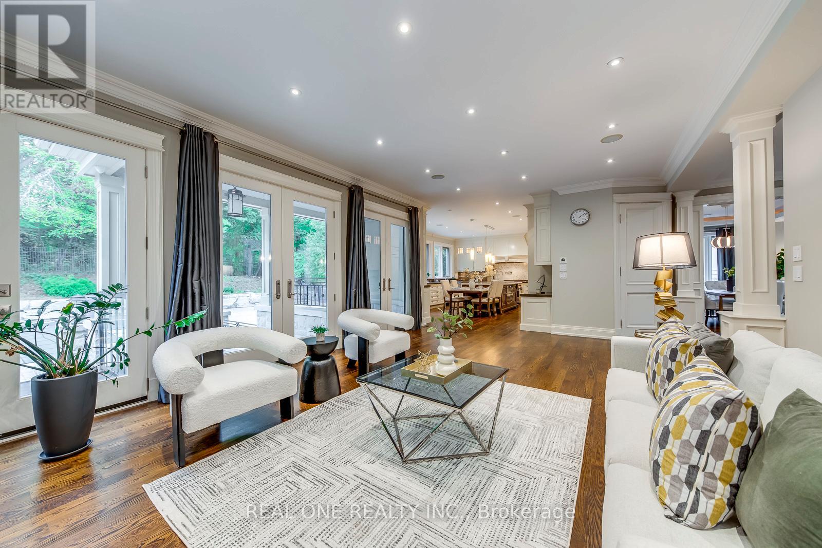 767 Parkland Avenue, Mississauga, Ontario  L5H 3G6 - Photo 13 - W12450419