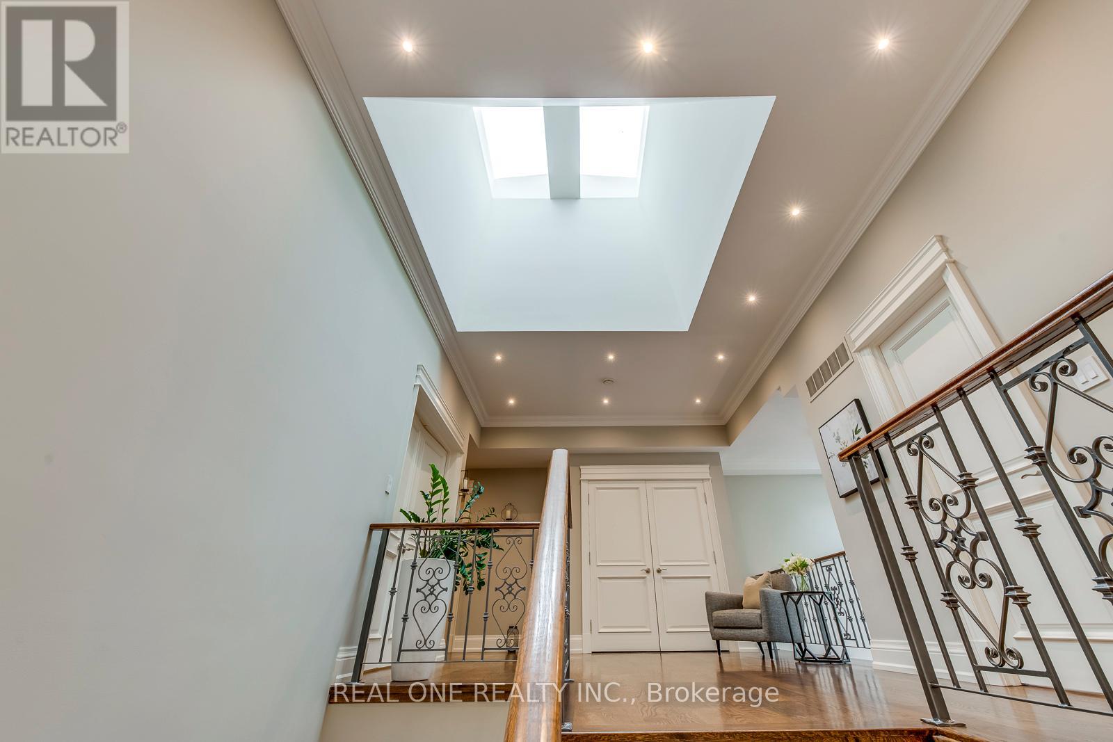 767 Parkland Avenue, Mississauga, Ontario  L5H 3G6 - Photo 22 - W12450419