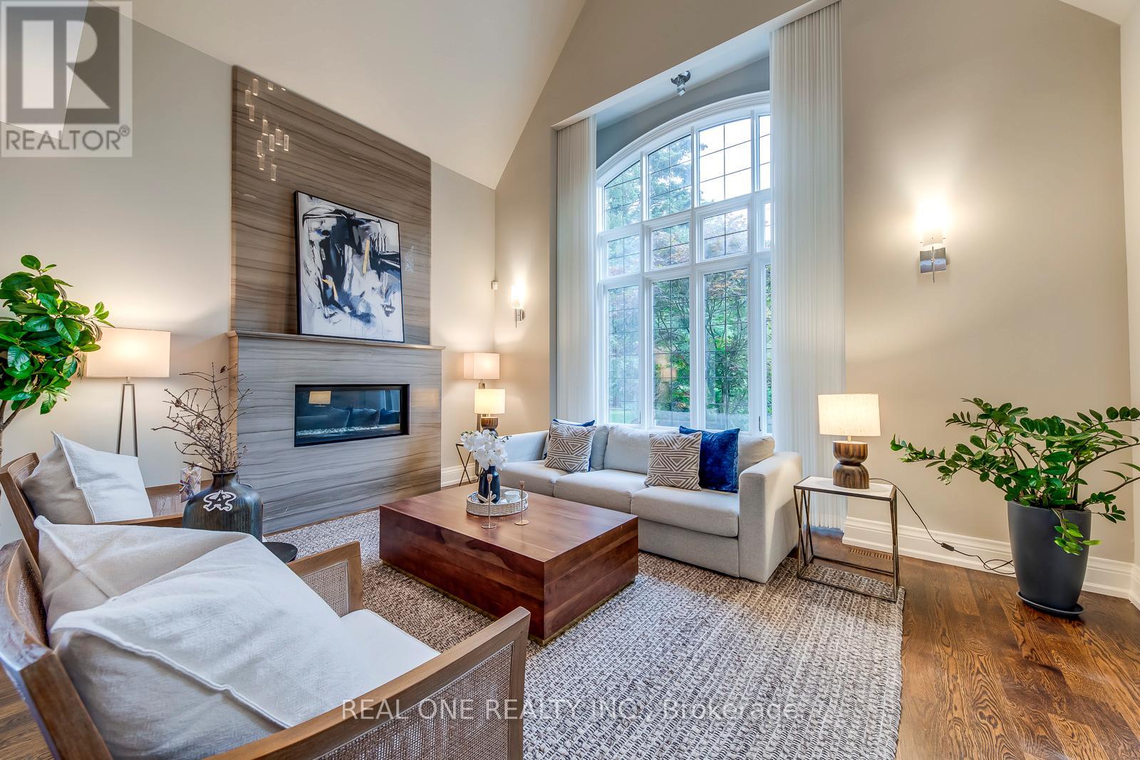 767 Parkland Avenue, Mississauga, Ontario  L5H 3G6 - Photo 9 - W12450419