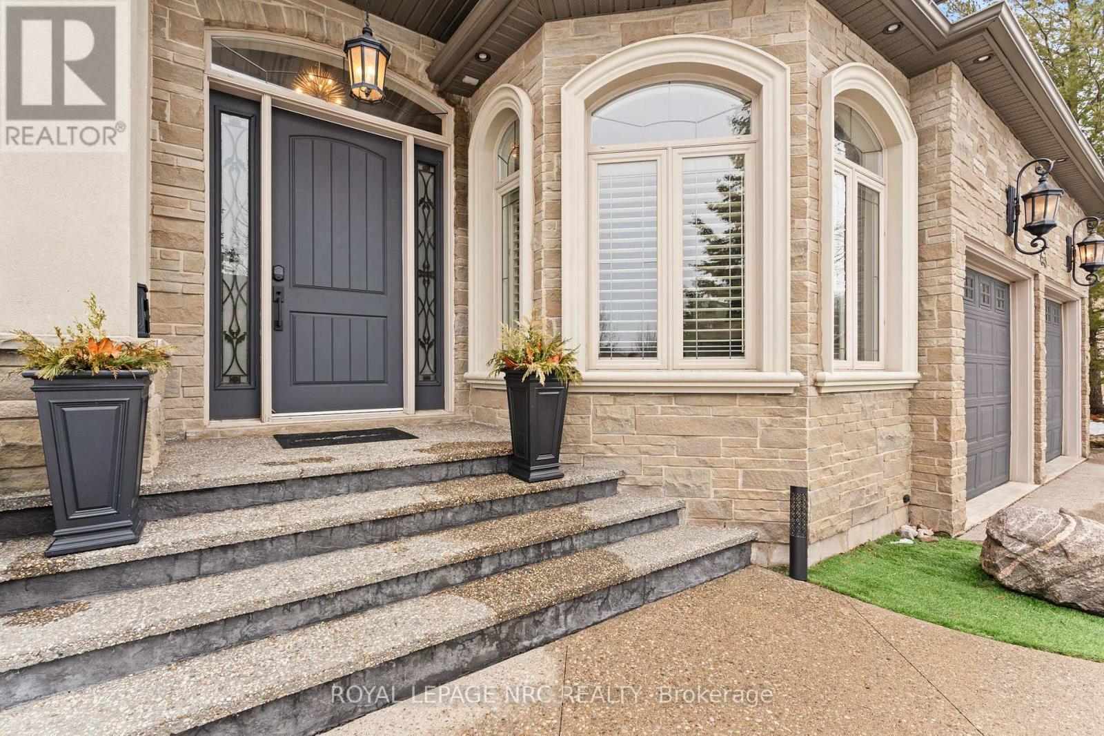 63 Terrace Drive, Grimsby, Ontario  L3M 1B6 - Photo 3 - X12852850