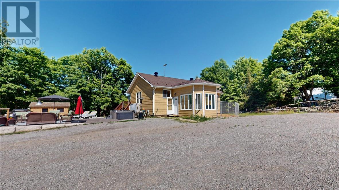 129 Maple, Kagawong, Ontario