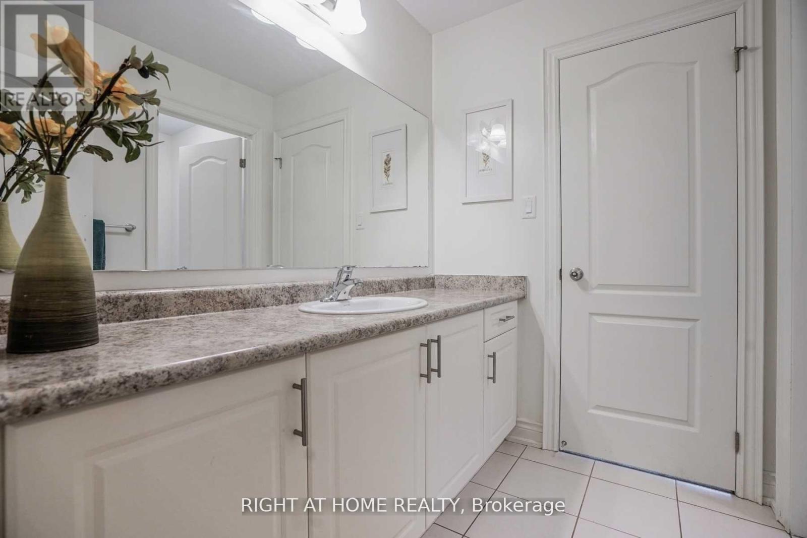 31 Empire Drive, Bradford West Gwillimbury, Ontario  L3Z 4J1 - Photo 11 - N12852788