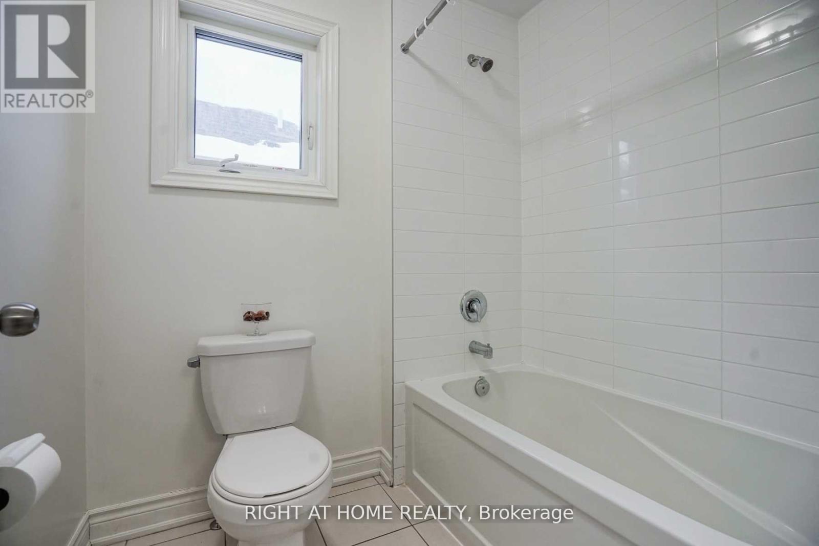 31 Empire Drive, Bradford West Gwillimbury, Ontario  L3Z 4J1 - Photo 13 - N12852788