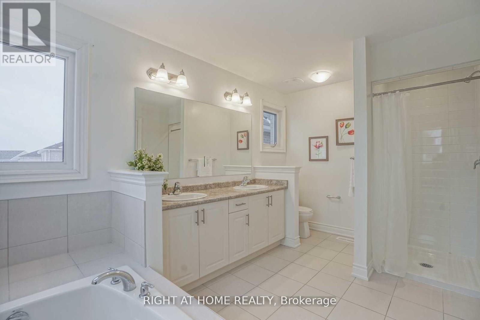 31 Empire Drive, Bradford West Gwillimbury, Ontario  L3Z 4J1 - Photo 15 - N12852788