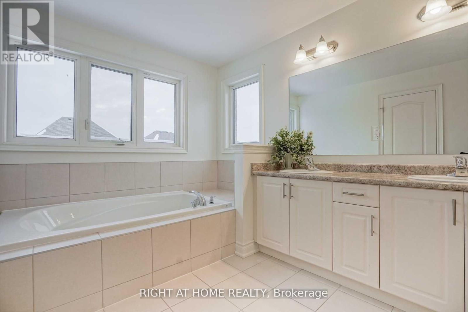 31 Empire Drive, Bradford West Gwillimbury, Ontario  L3Z 4J1 - Photo 19 - N12852788