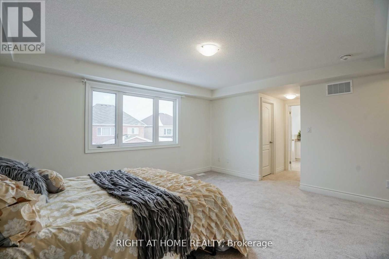 31 Empire Drive, Bradford West Gwillimbury, Ontario  L3Z 4J1 - Photo 27 - N12852788