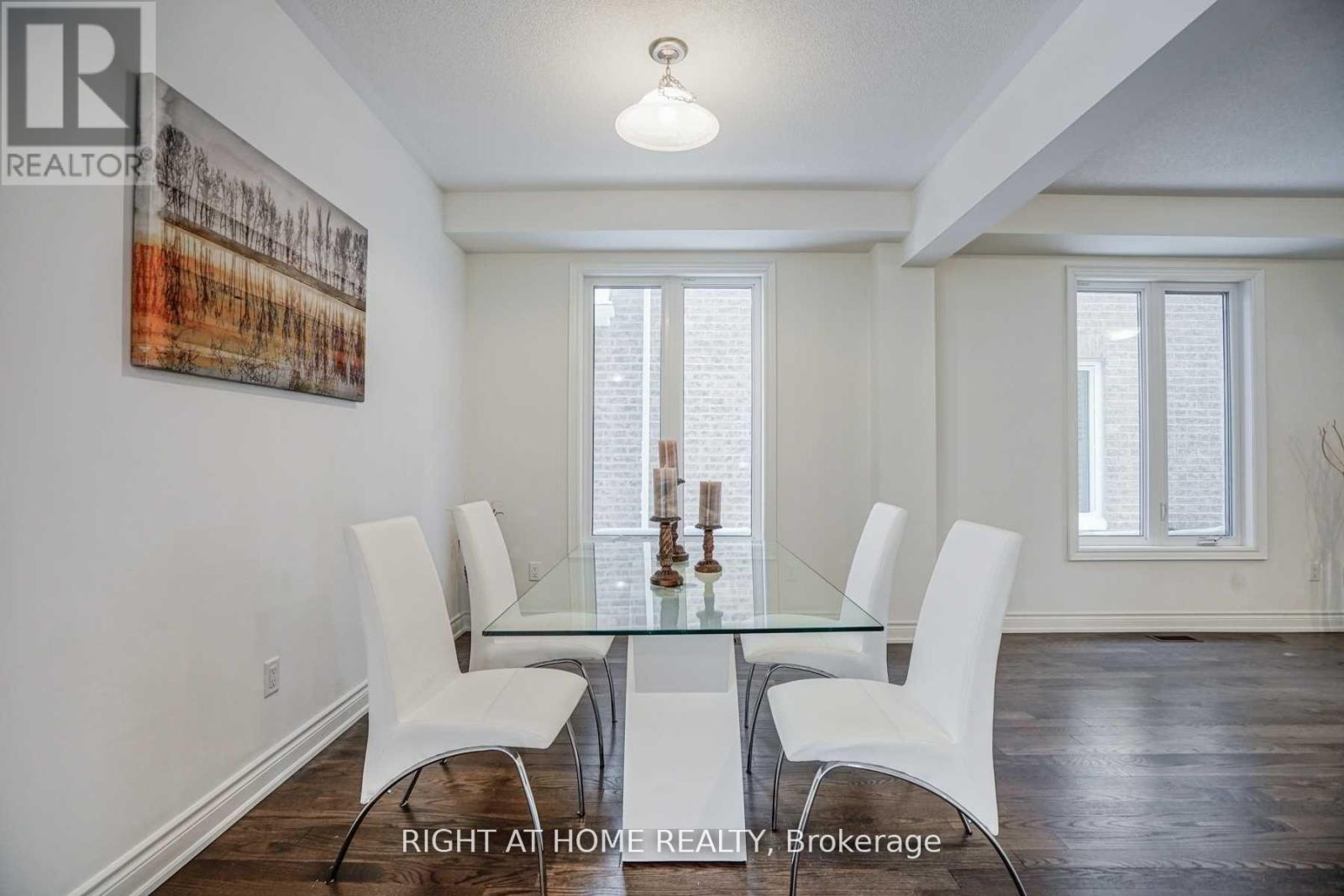 31 Empire Drive, Bradford West Gwillimbury, Ontario  L3Z 4J1 - Photo 3 - N12852788