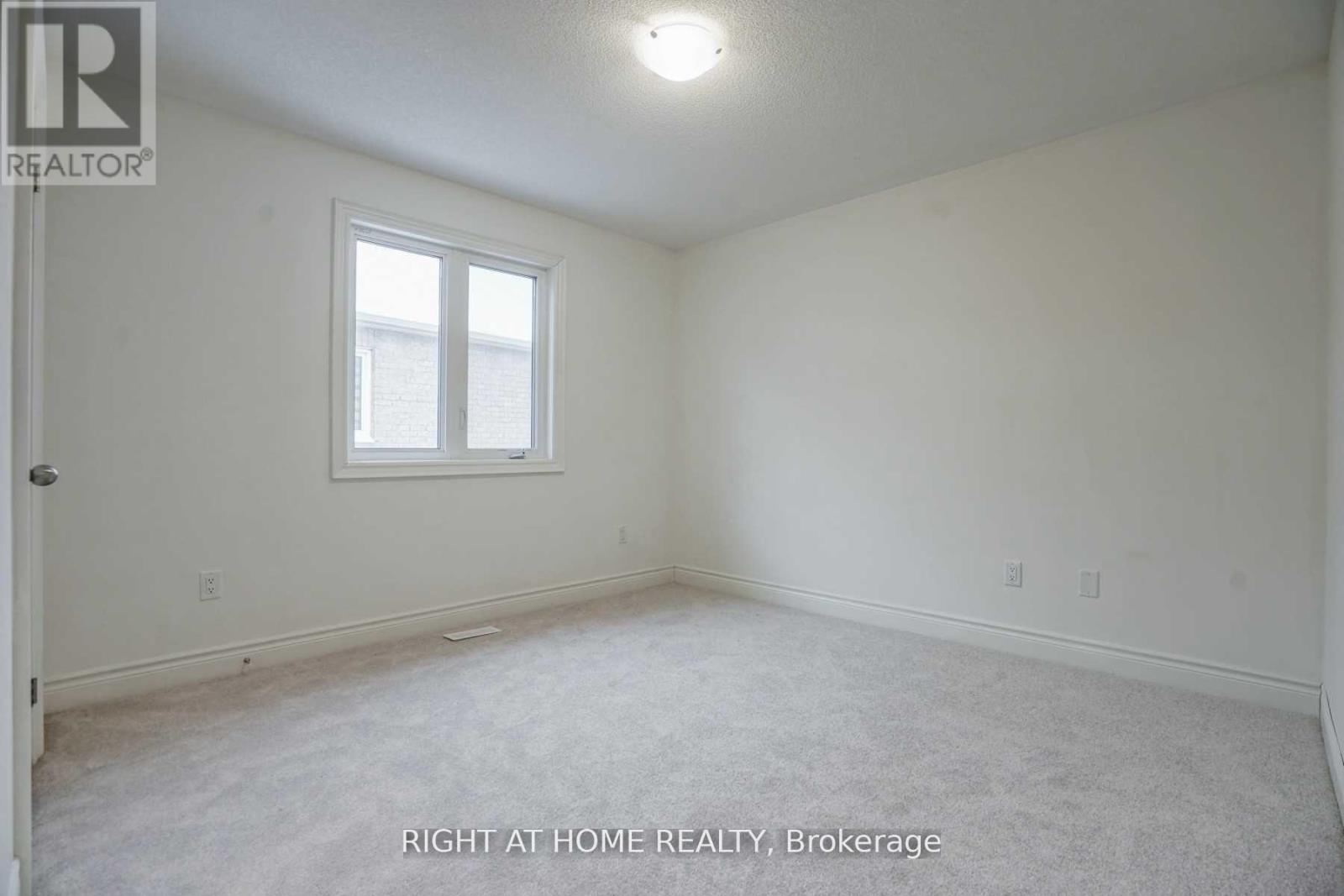 31 Empire Drive, Bradford West Gwillimbury, Ontario  L3Z 4J1 - Photo 7 - N12852788