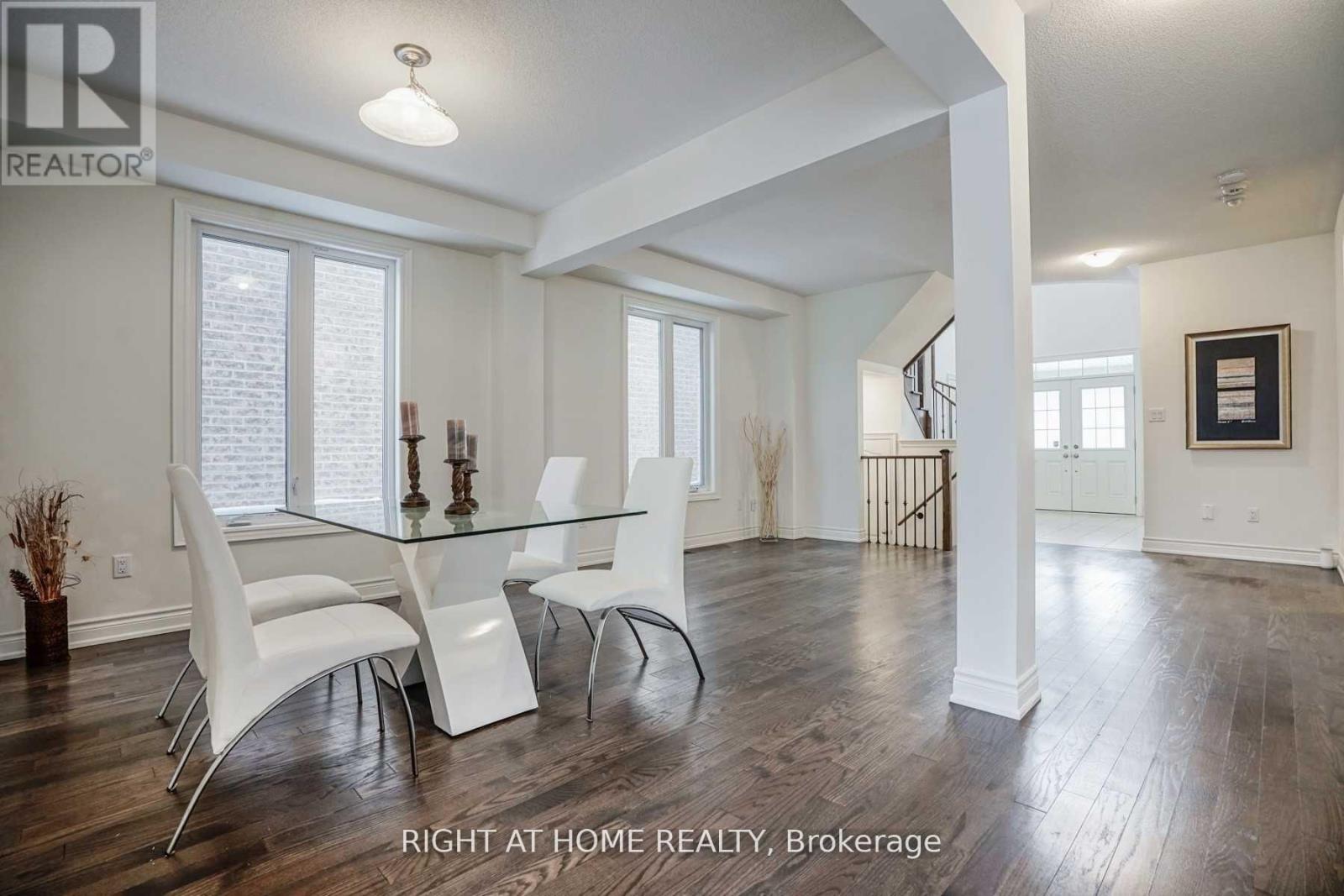 31 Empire Drive, Bradford West Gwillimbury, Ontario  L3Z 4J1 - Photo 8 - N12852788