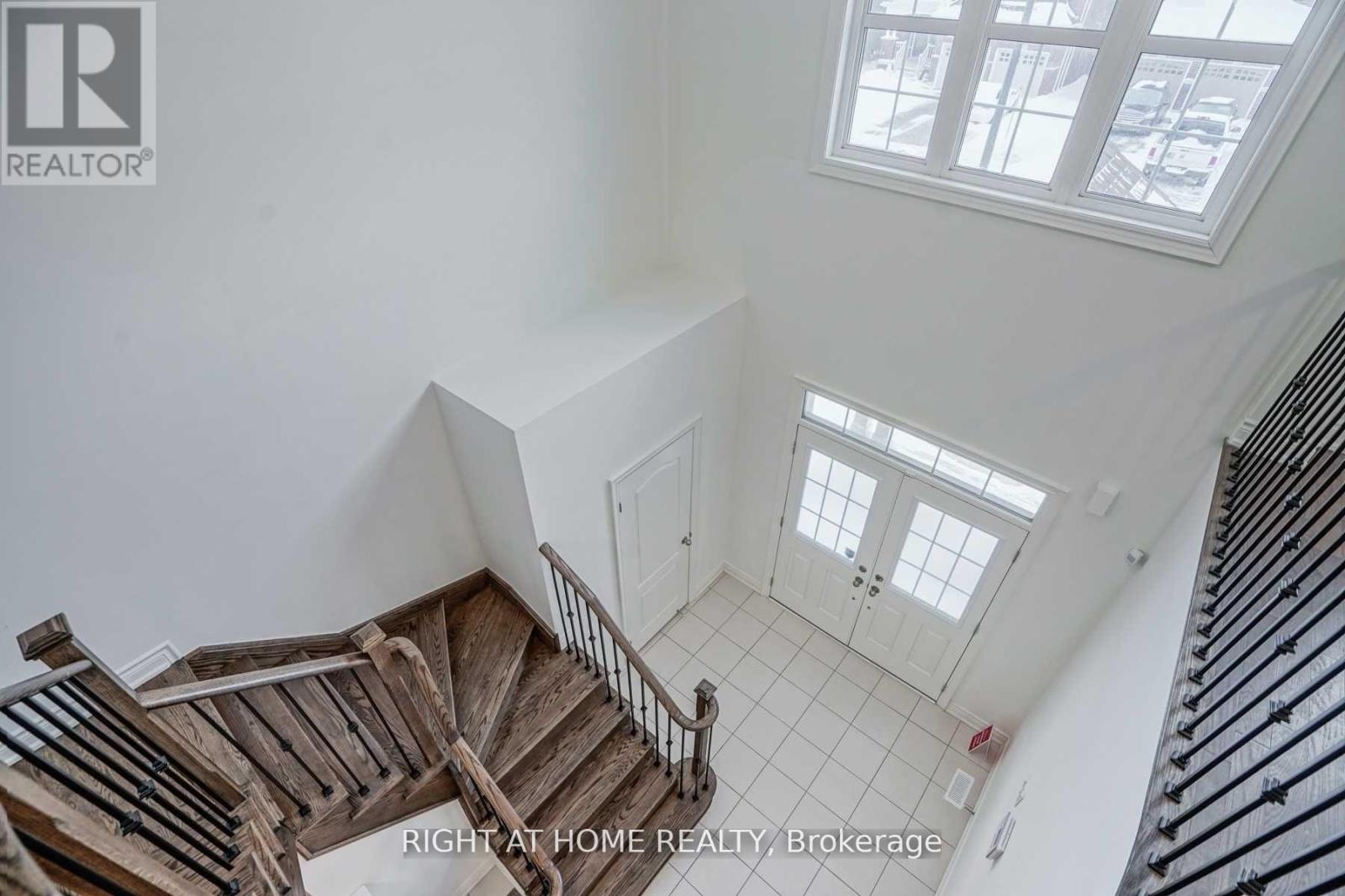 31 Empire Drive, Bradford West Gwillimbury, Ontario  L3Z 4J1 - Photo 9 - N12852788