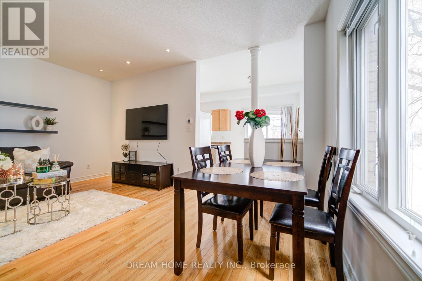 208 Tom Taylor Crescent, Newmarket, Ontario  L3X 3E8 - Photo 10 - N12852798