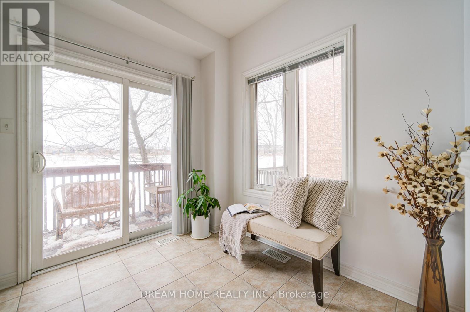 208 Tom Taylor Crescent, Newmarket, Ontario  L3X 3E8 - Photo 11 - N12852798