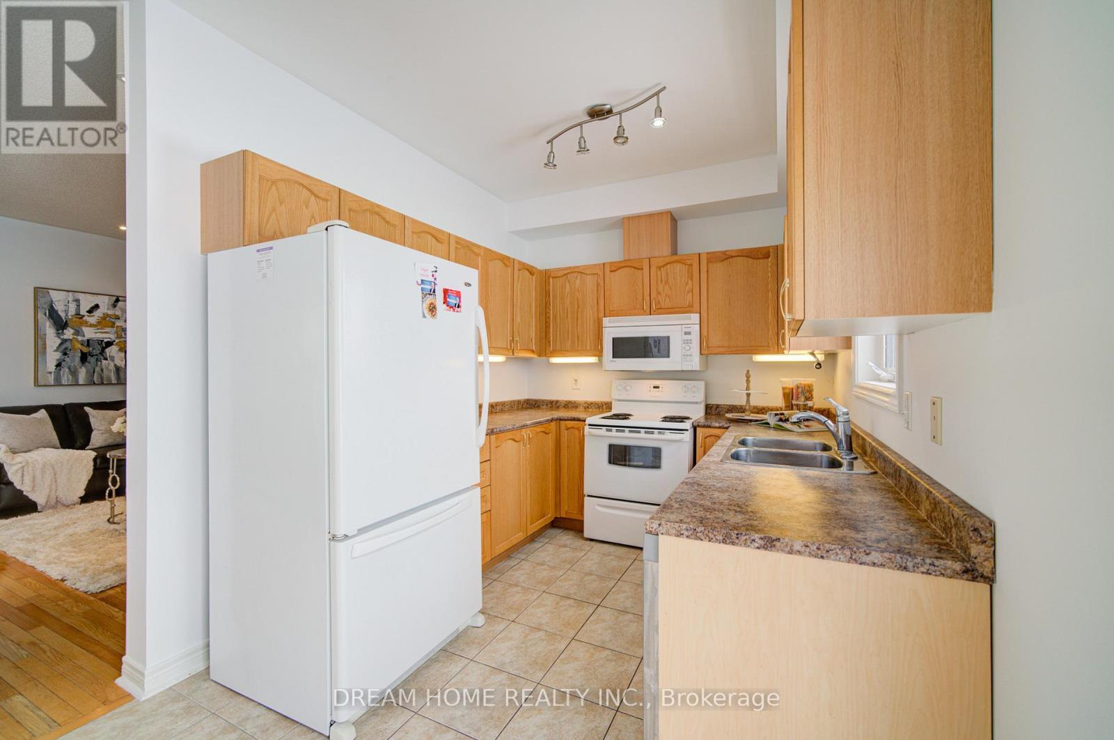 208 Tom Taylor Crescent, Newmarket, Ontario  L3X 3E8 - Photo 13 - N12852798