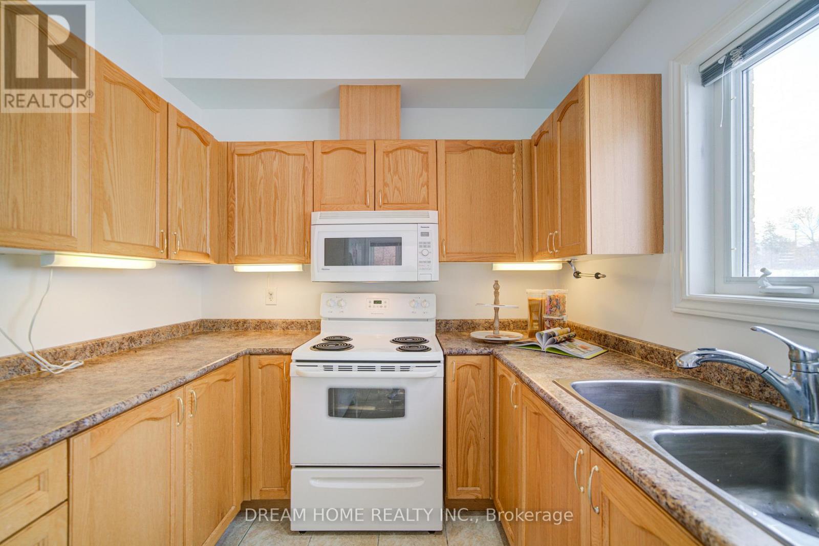 208 Tom Taylor Crescent, Newmarket, Ontario  L3X 3E8 - Photo 14 - N12852798